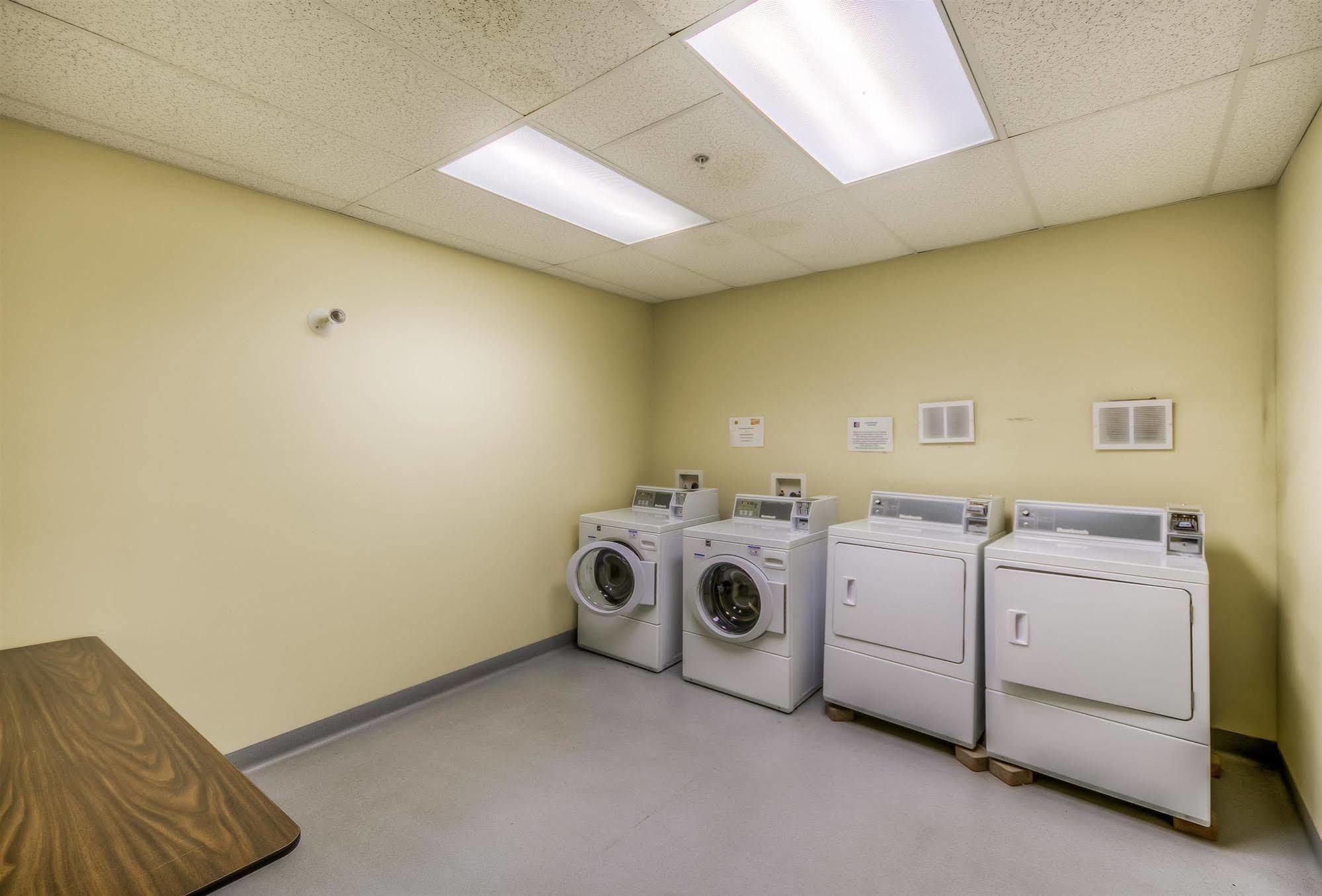 Motel 6-Estevan, Sk Luaran gambar