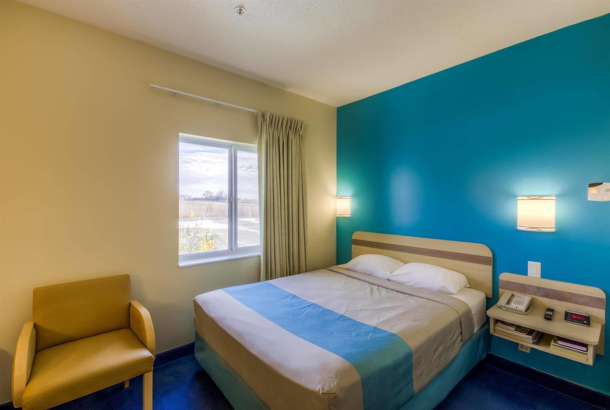 Motel 6-Estevan, Sk Luaran gambar
