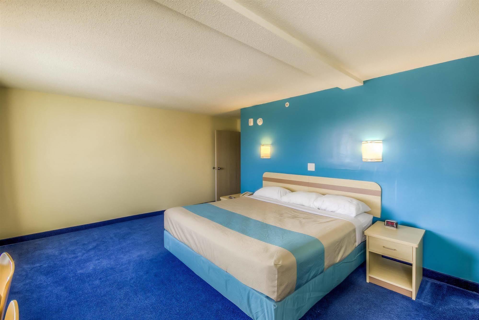Motel 6-Estevan, Sk Luaran gambar