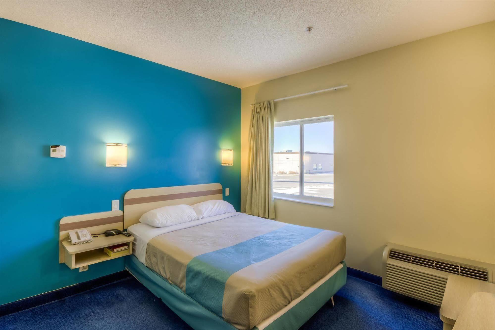 Motel 6-Estevan, Sk Luaran gambar